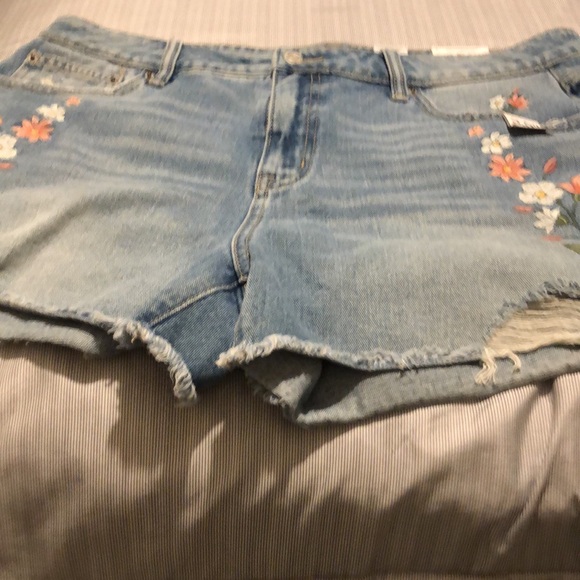 NWT TIME AND TRU SHORTS. Size 14 HIGH RISE. - Picture 4 of 4